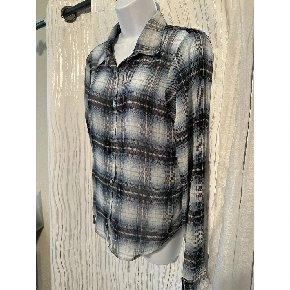 About‎ A Girl Plaid Lynn Plaid Flannel Shirt Medium Buttons